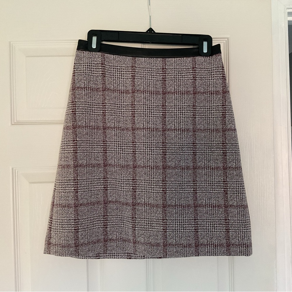 Ann Taylor black/white/burgundy plaid skirt